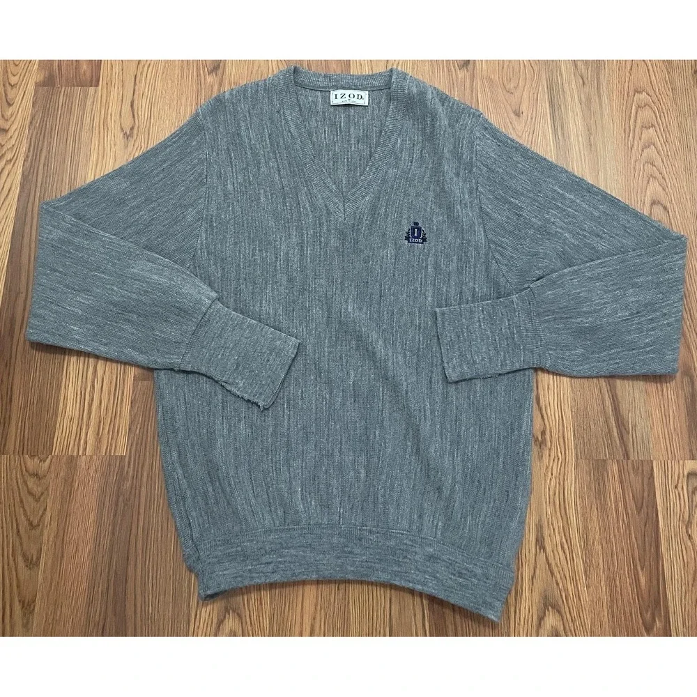 IZOD V-Neck Sweater Mens Medium Made in USA 90s Crest Logo